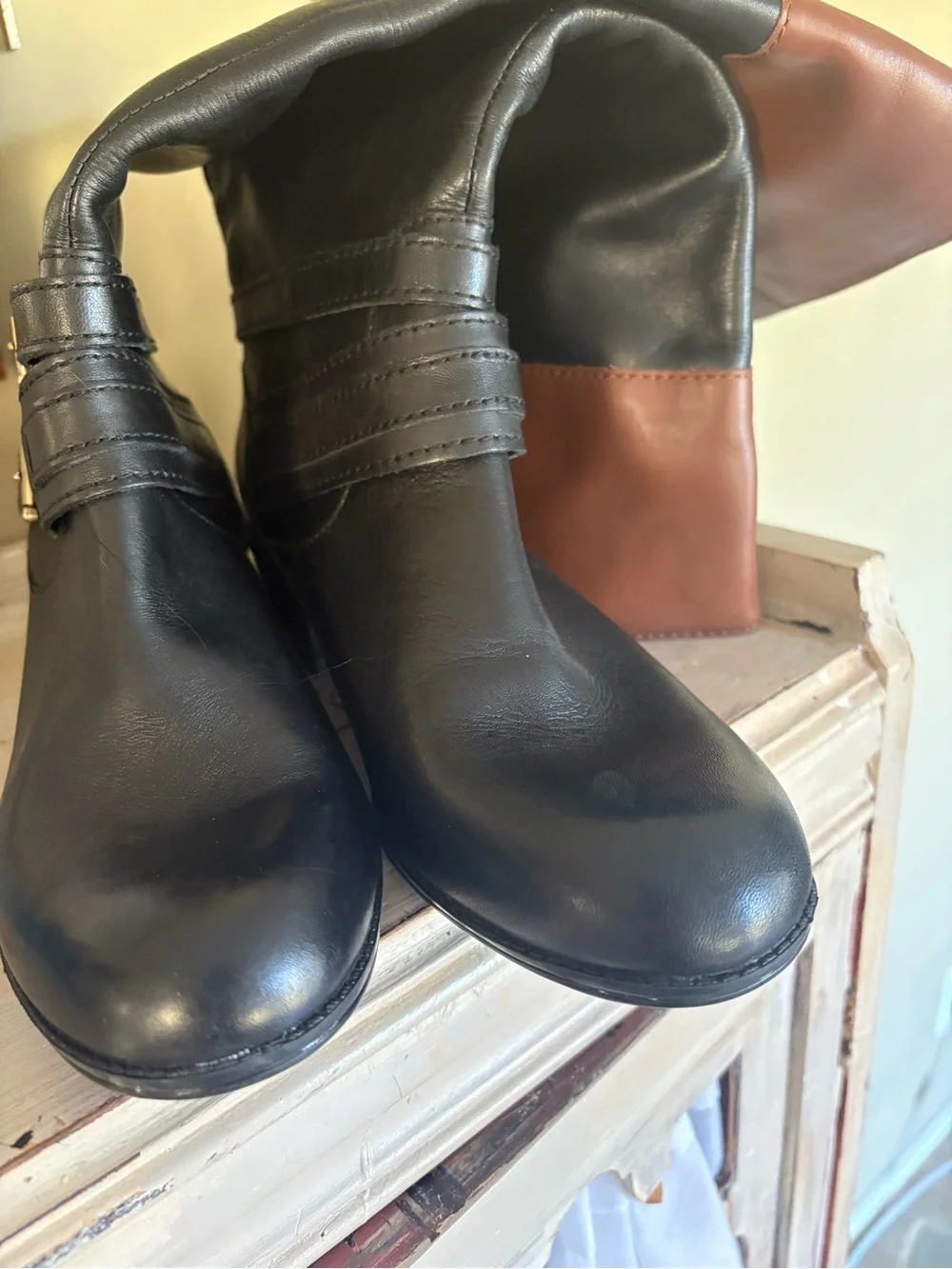 Bandolino two tone
